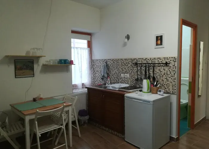 Négy Tücsök 3* Nagykörű